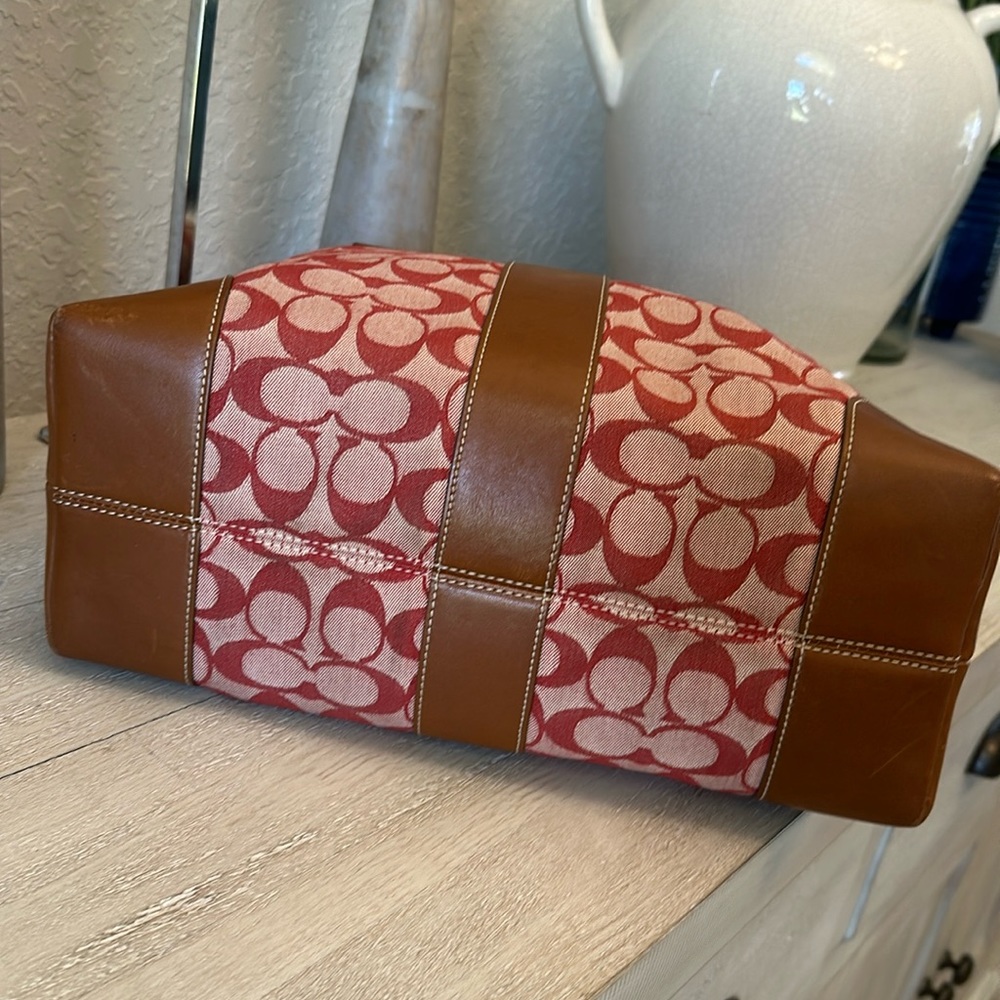 Coach Hamptons Signature C Tote Tan leather with contrast stitch EUC - Picture 7 of 10
